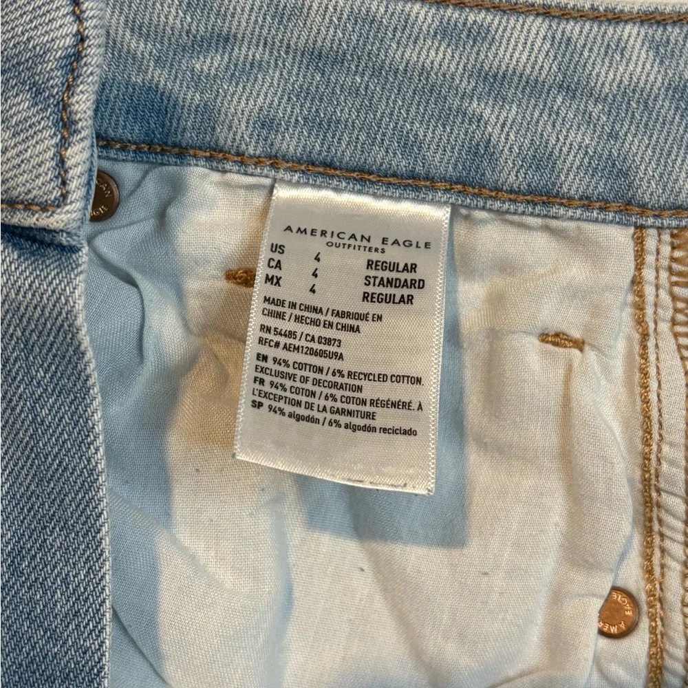 American Eagle Women’s Mom Jean Size 4 - Picture 7 of 7